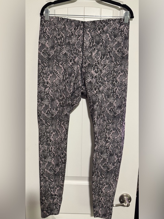 lululemon athletica Pants - Lululemon Snake-Print GLOW UP SHR Leggings in Black and Pink SZ 14 28” NWT